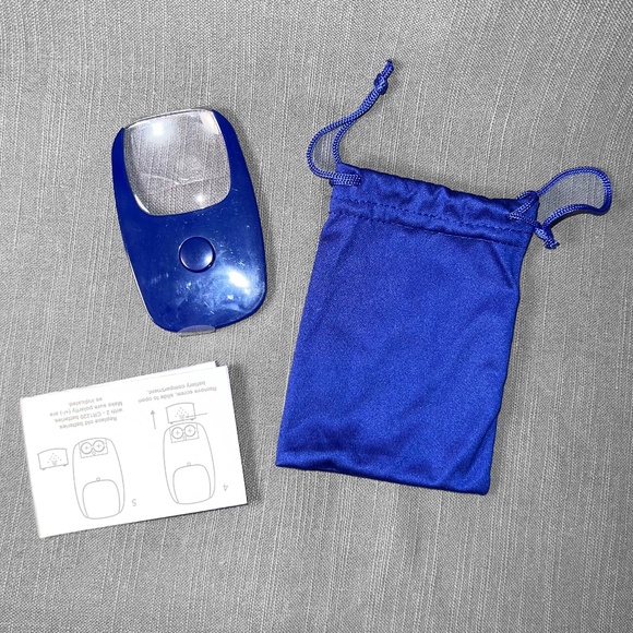 Blue Travel Magnifying Glass with Flashlight - Picture 1 of 4